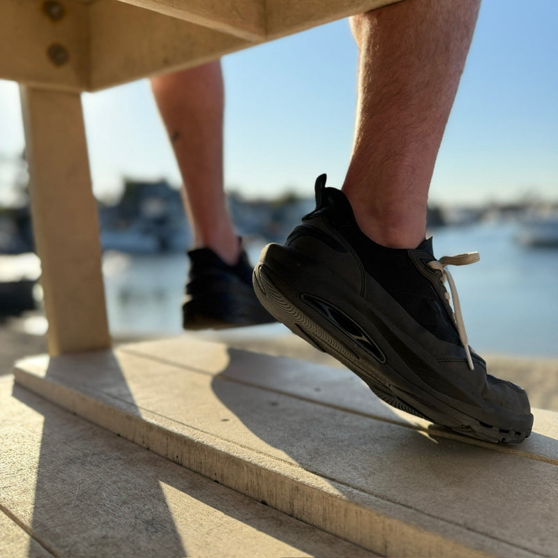 Water-friendly sneakers for vacation and the beach – CDNCE FRQNT Flyers in sand
